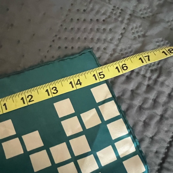 100% polyester green/teal scarf - Picture 6 of 6